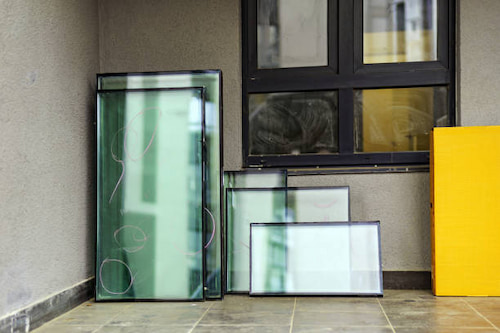 شیشه داخلی با طراحی مینیمال و کیفیت پایدار